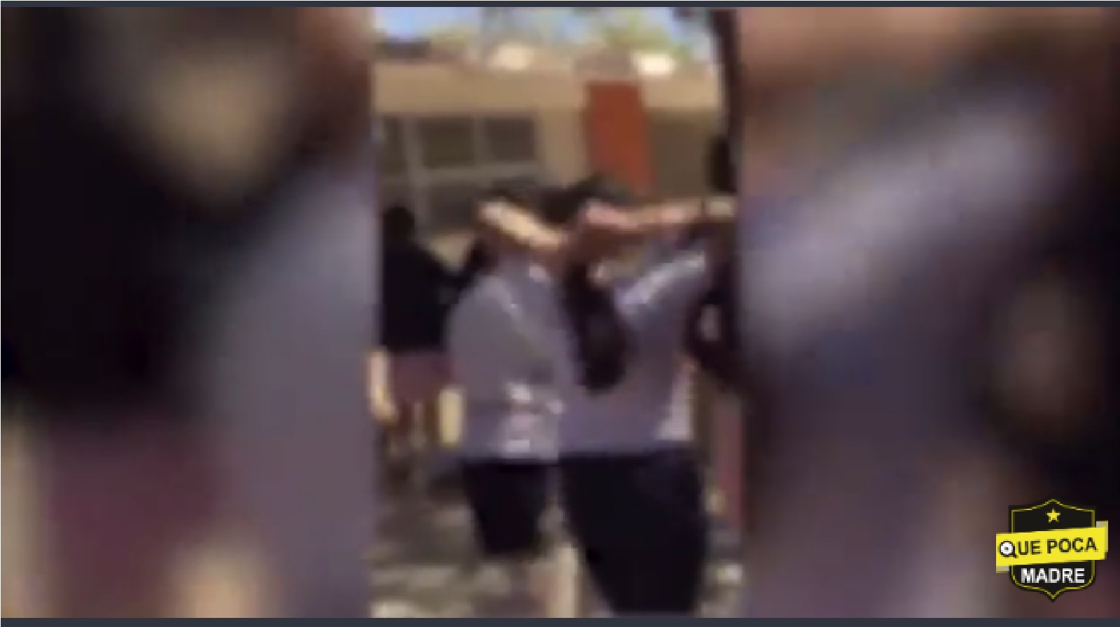 Video: Madre agrede a cinturonazos a su hijo en secundaria de Sinaloa