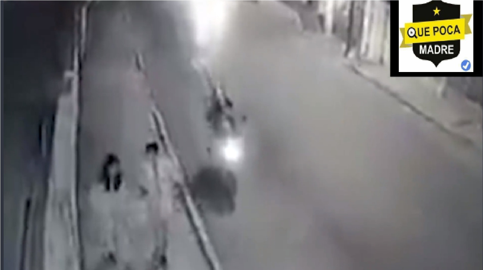 Video: Ratas EN MOTO asaltan a UNA PAREJA a punta de pistola en Puebla.
