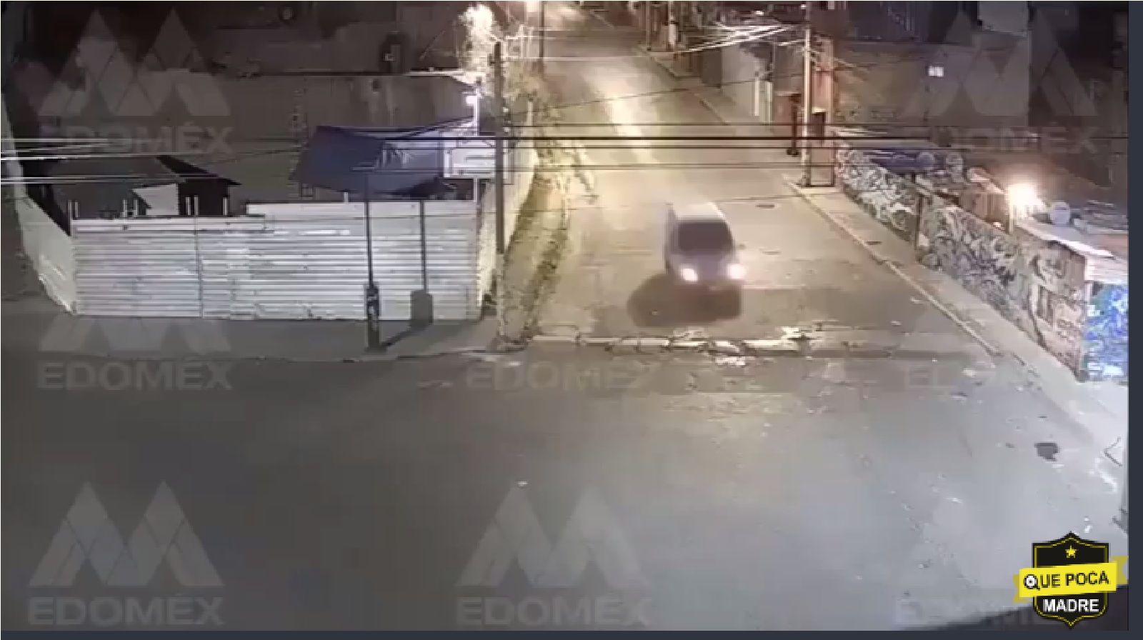 Video: Captan choque de camionetas en Naucalpan; una de ellas impacta contra una casa