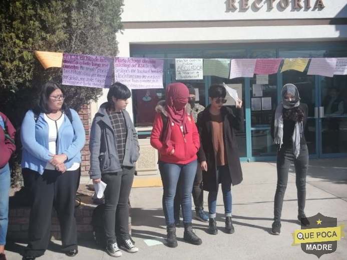 Estudiantes de Universidad de Ciudad Juárez se manifestaron por casos de acoso sexual.