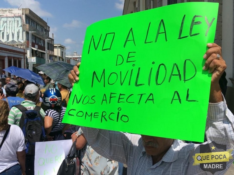 Comerciantes protestaron en Congreso de Nayarit.