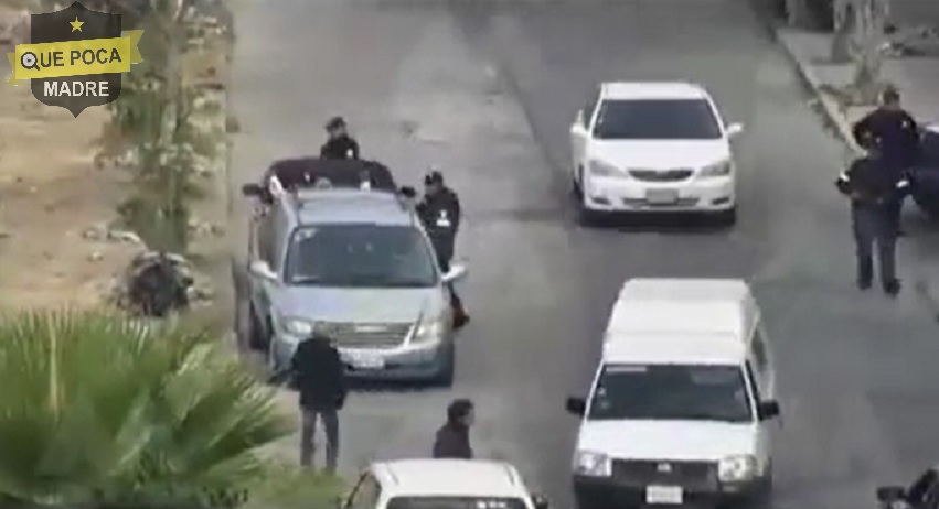 Policías recuperan auto con reporte de robo en Ecatepec.