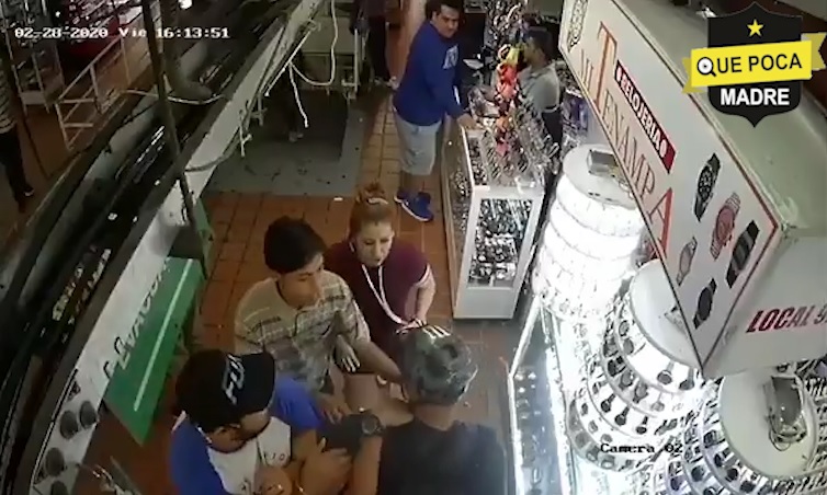 Golpean a ladrón en mercado de Guadalajara.