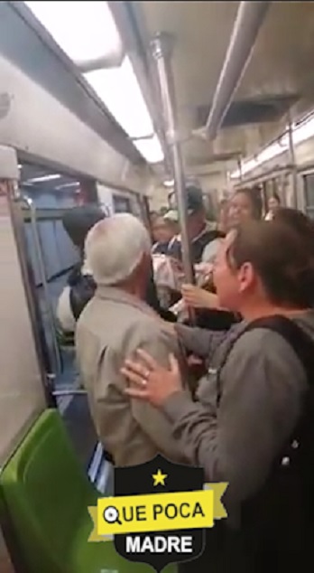 Mujer agrede a señor en el metro de la CDMX.