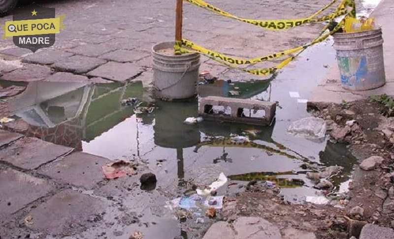 Denuncian fuga de aguas negras por desperfecto en San Luis Potosí.