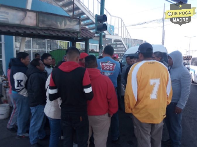 Retienen unida de transporte público en Tlaxcala por acuso de invasión.