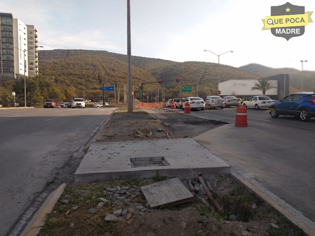 Reportan afectación a la vialidad por obras inconclusas en Nuevo León.