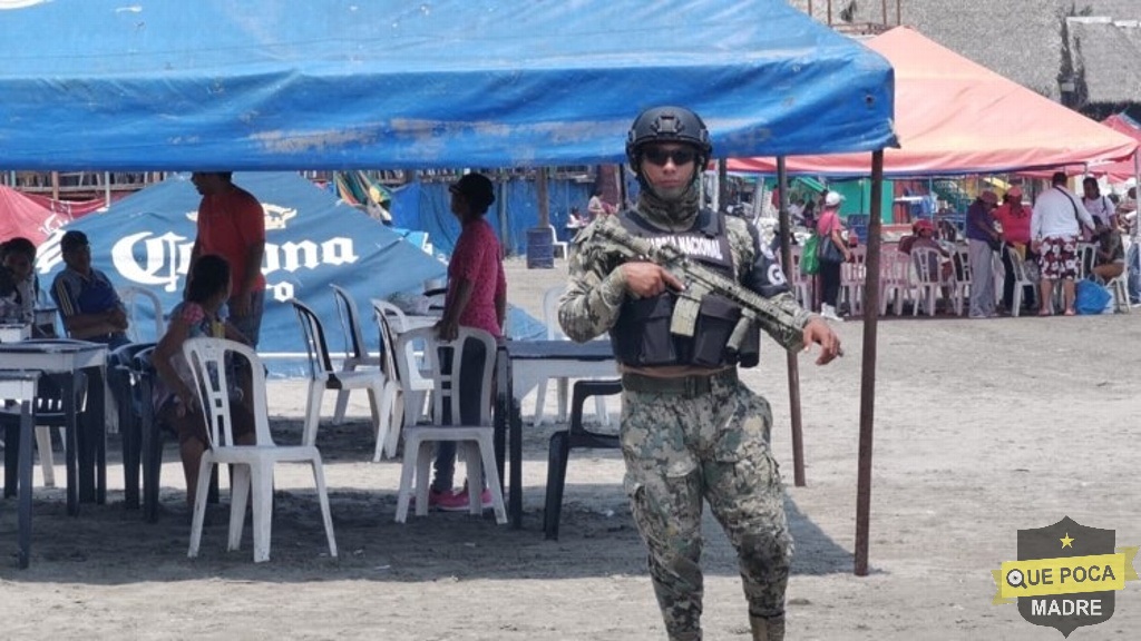 Veracruz solicita uso de fuerza publica para retirar personas de la playa.