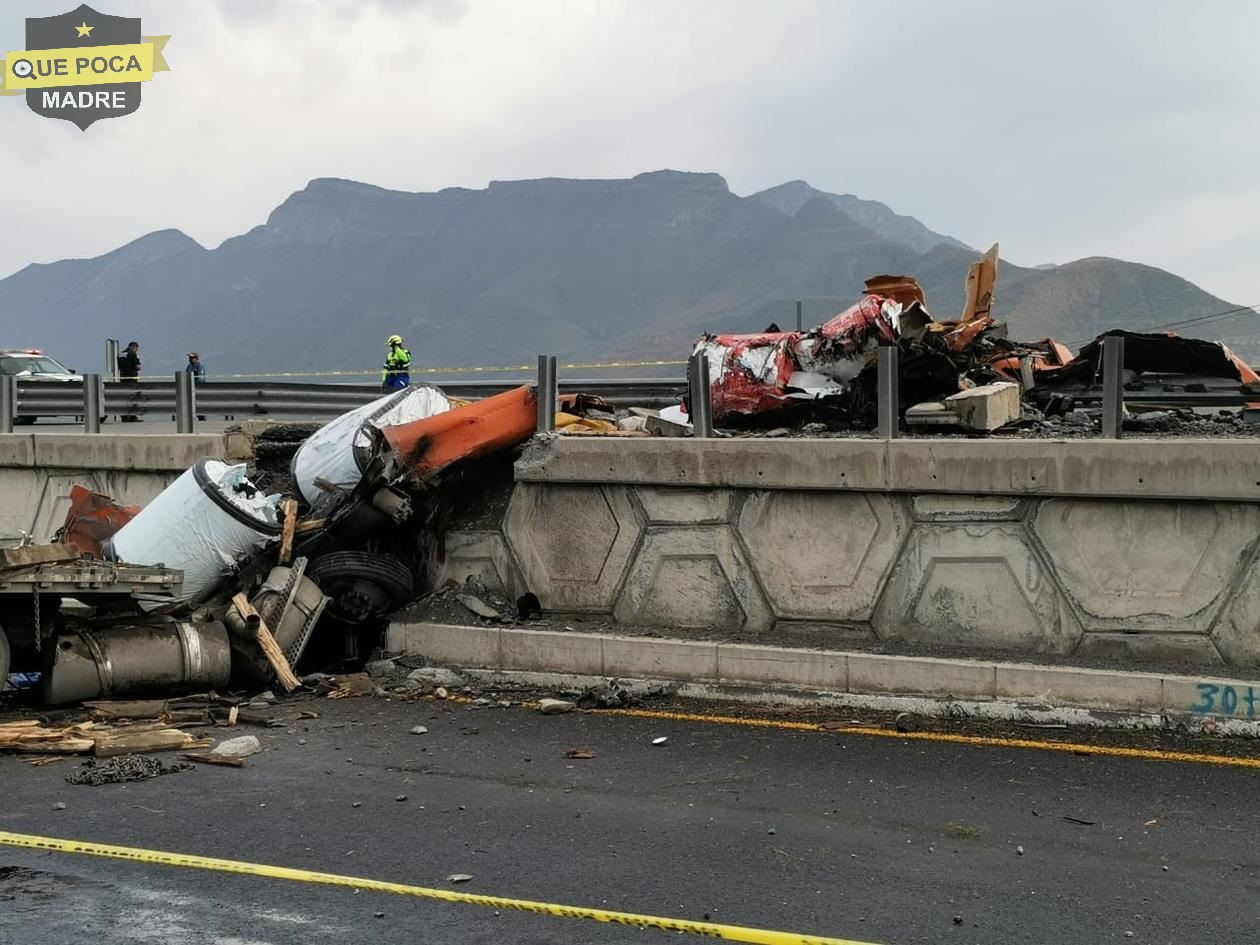 Muere conductor de tráiler tras aparatoso choque en Nuevo león.