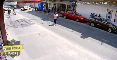 Taxista atropella a peatón y se fuga