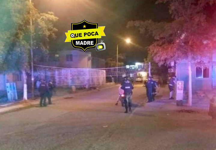 Personas ignoran contingencia por COVID-19, y salen a la calle a jugar voleibol en Sinaloa.