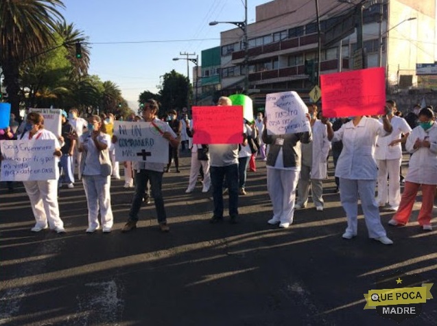 Protestan trabajadores de hospital del ISSSTE en la CDMX.