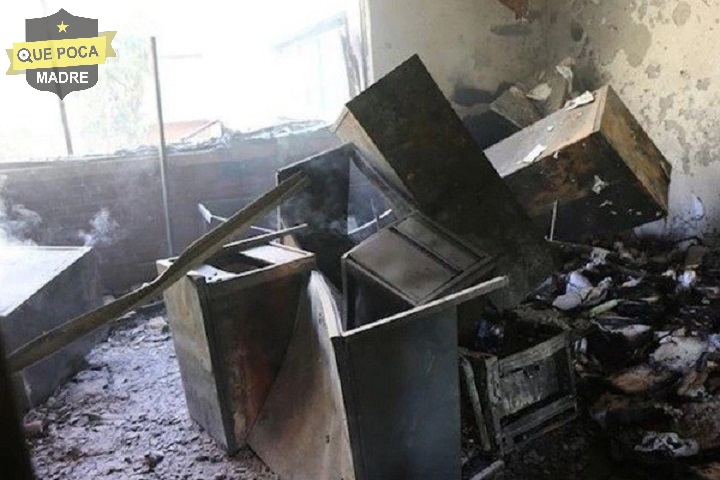 Sujetos incendian instalaciones en la FES Acatlán en Naucalpan.