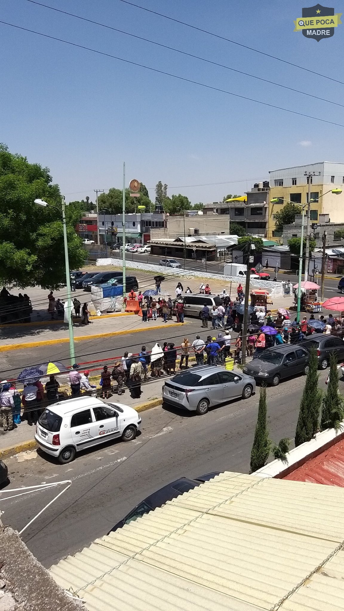 Ciudadanos no respetan san distancia en Ecatepec.