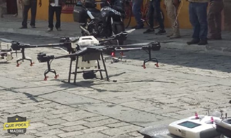 Con dron sanitizan espacios públicos en Oaxaca.