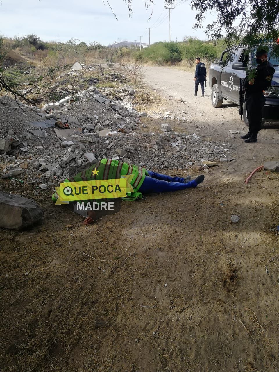 Encuentran un cadáver encobijado en Jalisco.