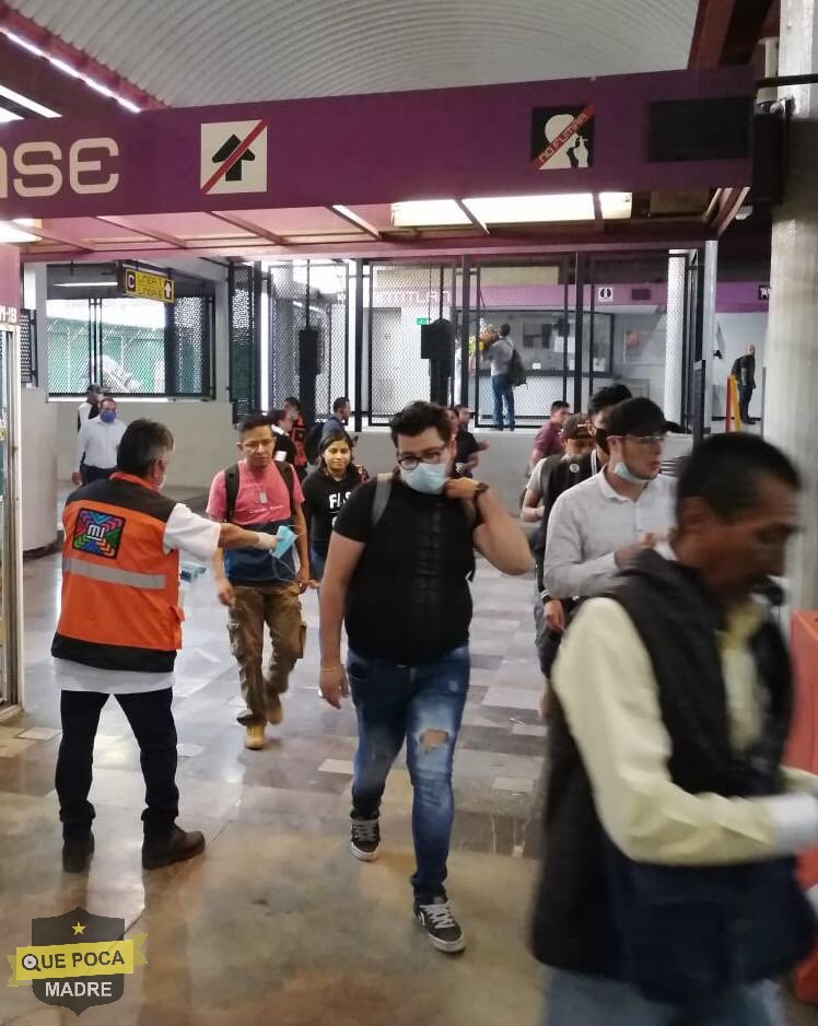 Repartirán cubrebocas en el metro de la CDMX.