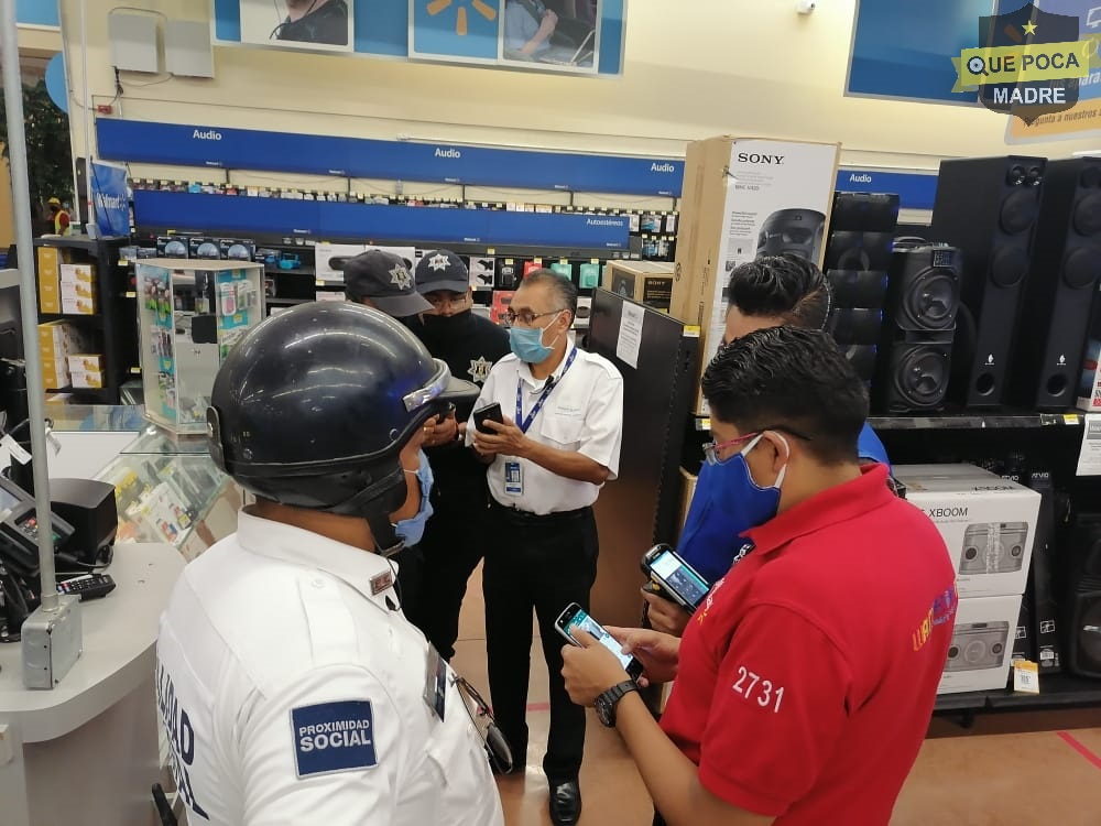 Policías frustran robo en plaza comercial de Tlaxcala.