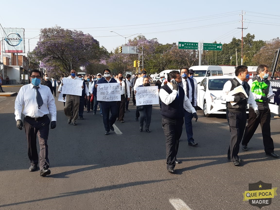 Choferes de turismo se manifiestan en Tlaxcala.