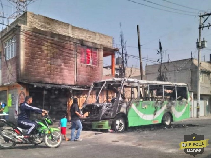 Incendian camión de pasajeros por no pagar derecho de piso en Chimalhuacán.