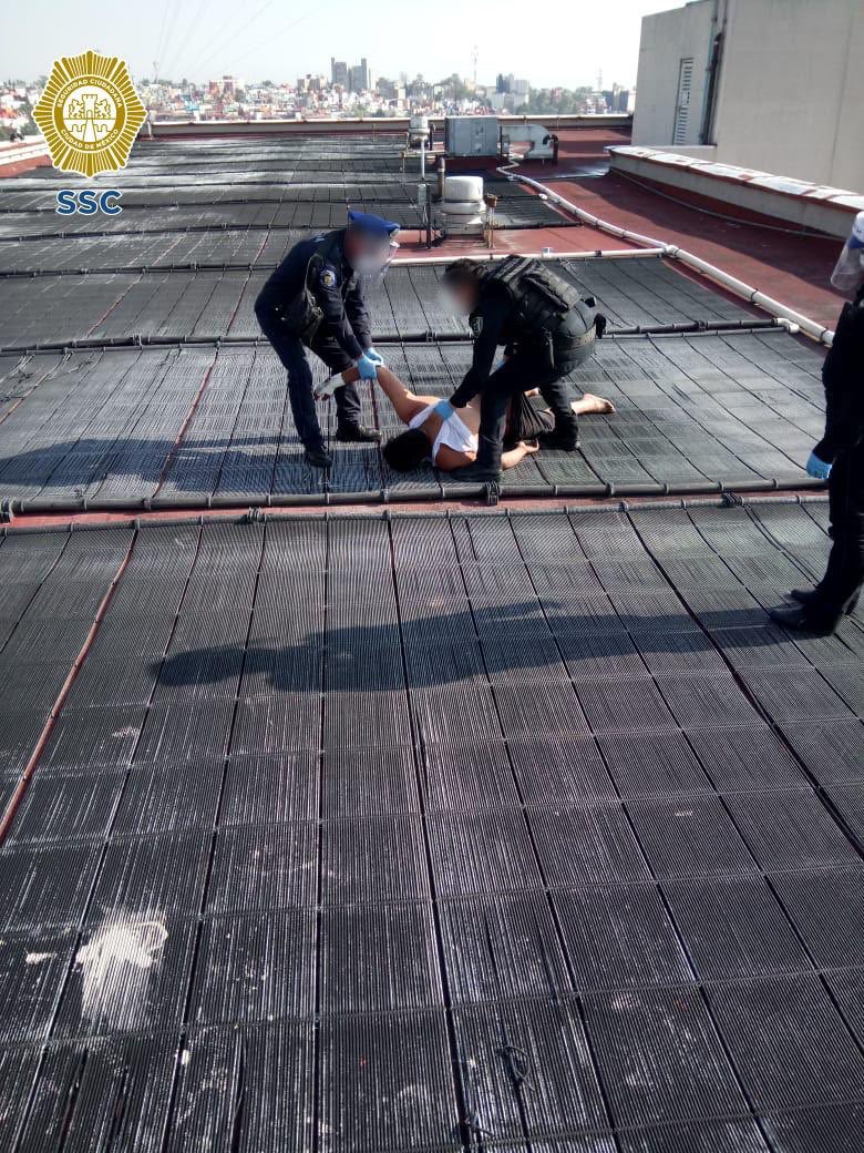 Policías impiden suicido de paciente con Covid 19 en Hospital de la CDMX.