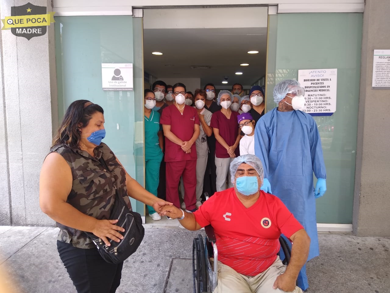 Señora supera el Coronavirus y sale entre aplausos de Hospital en Veracruz.