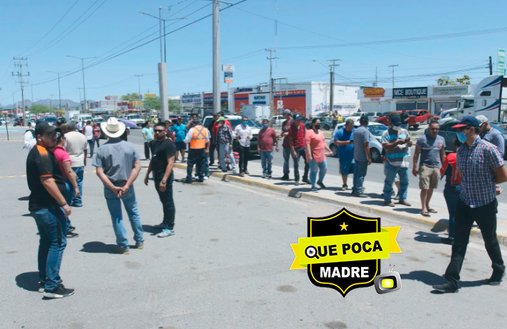 Personas hacen fila para comprar bebidas alcohólicas sin respetar las medidas sanitarias por cuarentena en Sonora