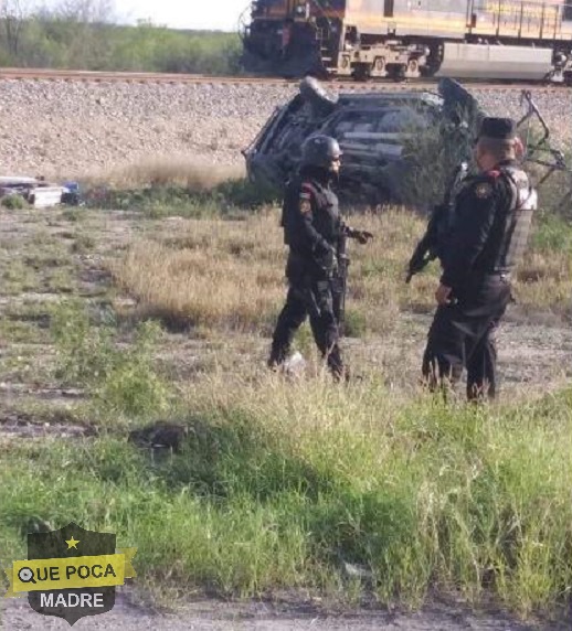 Tren choca contra patrulla en Nuevo León y mueren tres policías.