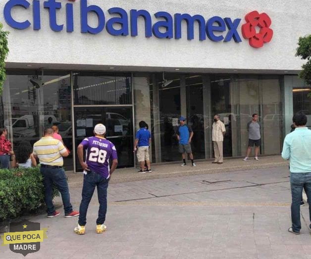 Ciudadanos hacer largas filas en bancos de Reynosa.