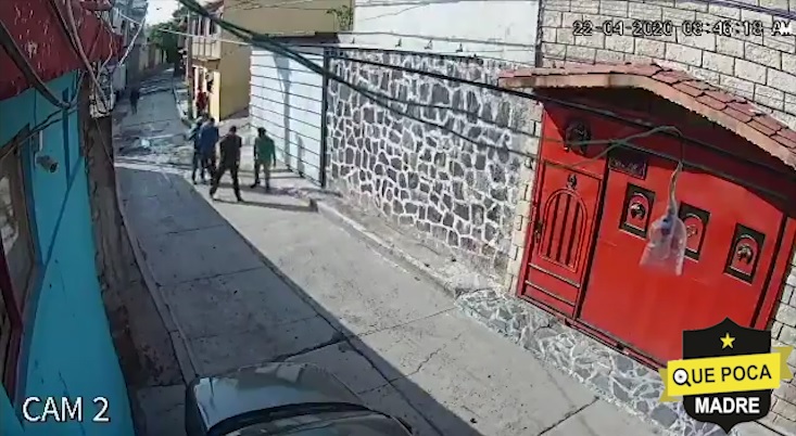 Delincuentes asaltan a dos trabajadores en Naucalpan.