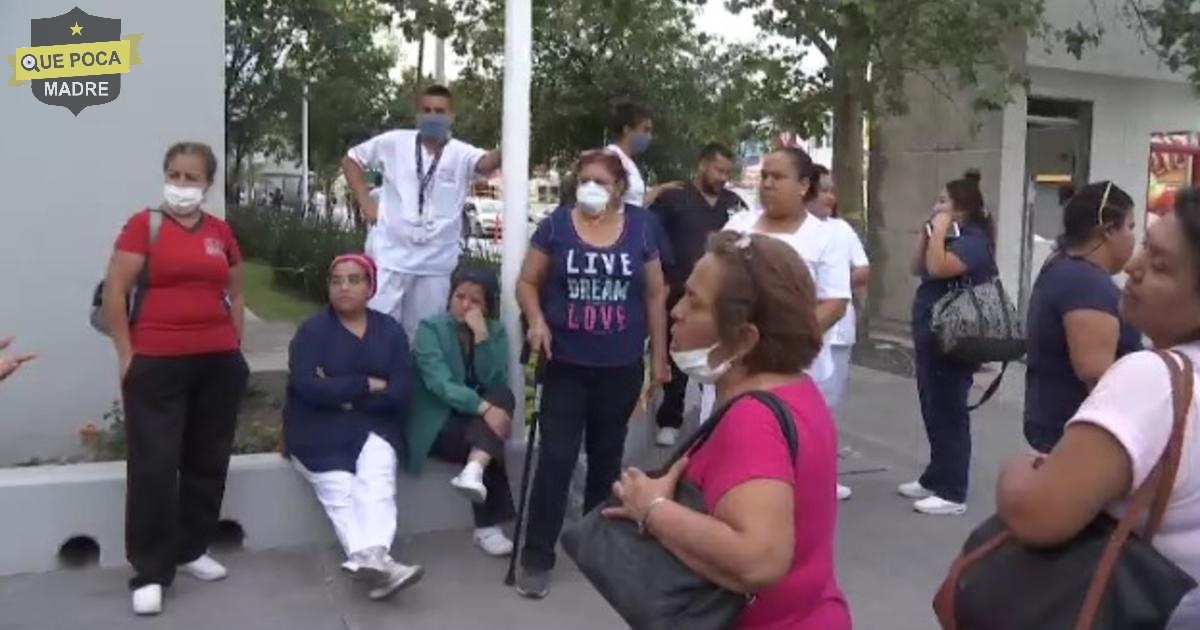 Personas de Hospital de Monterrey se manifiesta por falta de pagos.