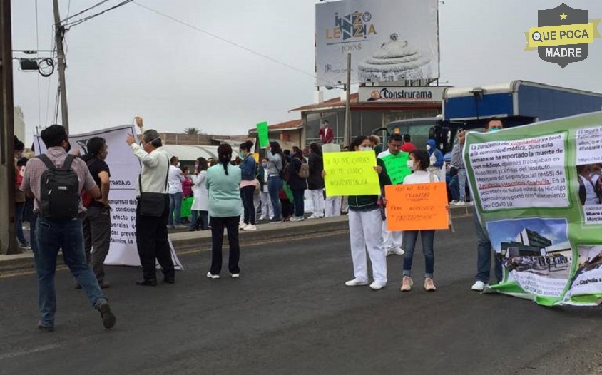 Protestan trabajadores de la clínica del IMSS en Tulancingo.