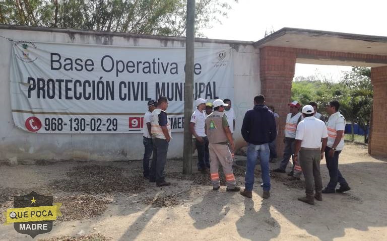 Protestan trabajadores de Protección Civil en Chiapas.