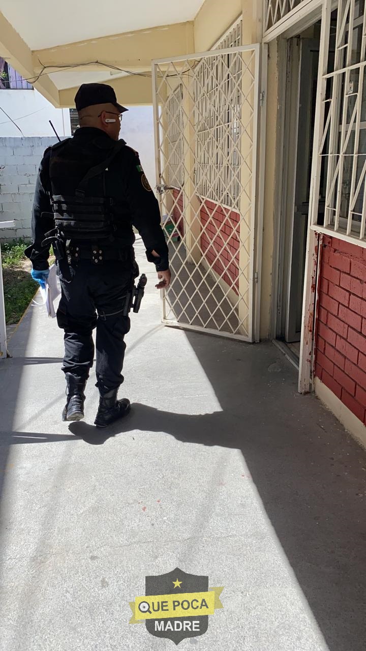 Delincuentes entran a robar a una secundaria en Monterrey.