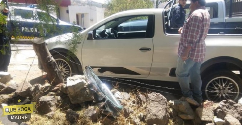 Delincuente intenta agredir a policías al ser detenido en Guanajuato.