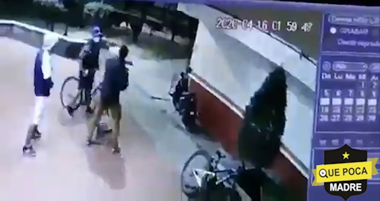 Ladrones golpean y asaltan a un joven en la zona de Tlatelolco.