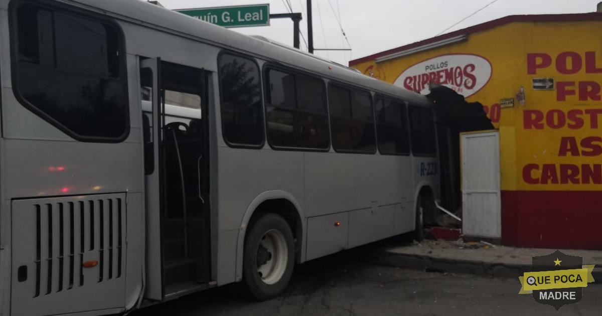 Choque de camiones en Monterrey deja 5 lesionados.