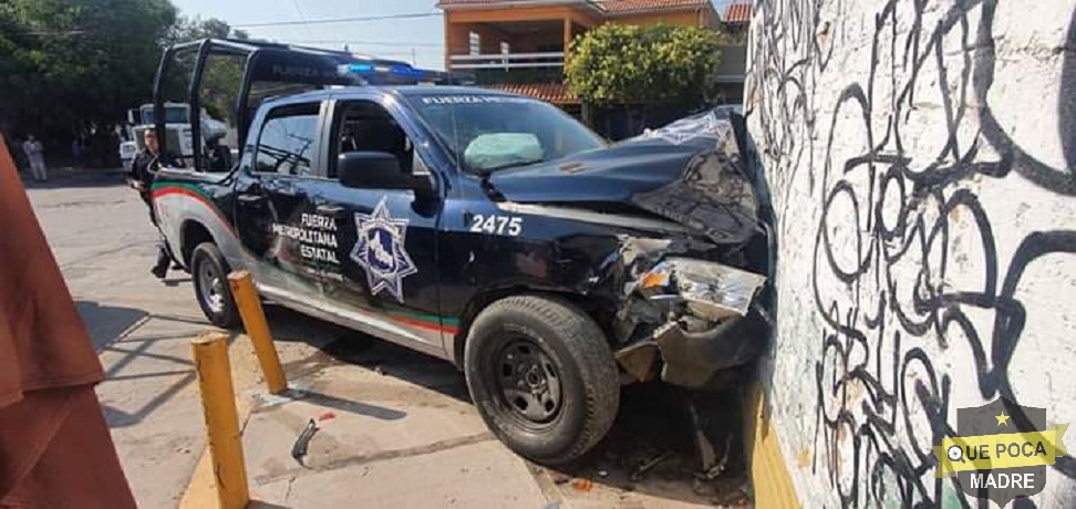 Choca patrulla en San Luis Potosí y 4 policías resultan lesionados.