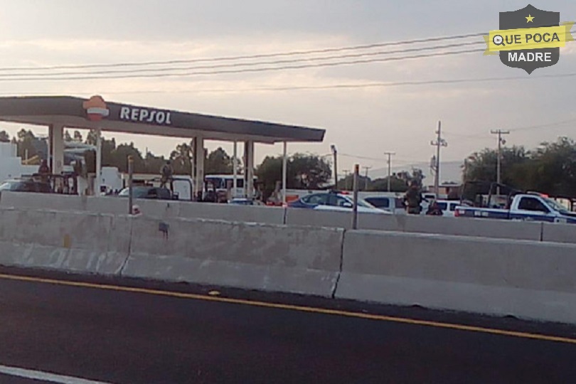 Balacera en estacionamiento de una gasolinera deja 8 muertos en Guanajuato.