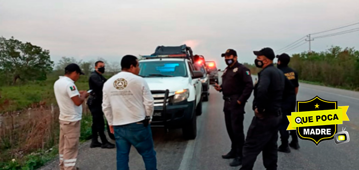 Detienen a dos funcionarios en Campeche por viajar en una camioneta supuestamente robada.