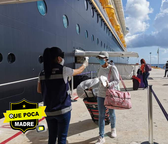 Mexicanos regresan a México a bordo de crucero en Cozumel.