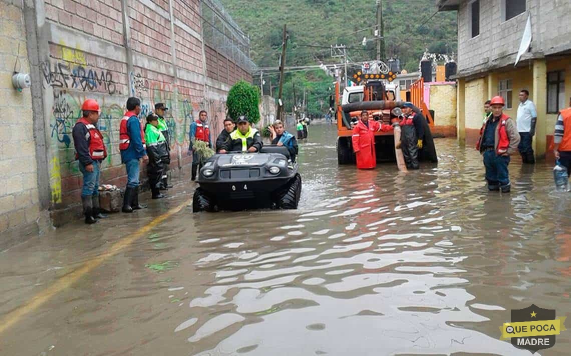 Desbordamiento de canal de aguas negras inunda viviendas en la CDMX.