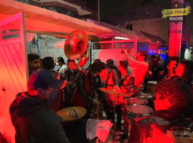 Organizan fiesta con todo y banda en plena contingencia en Ecatepec.