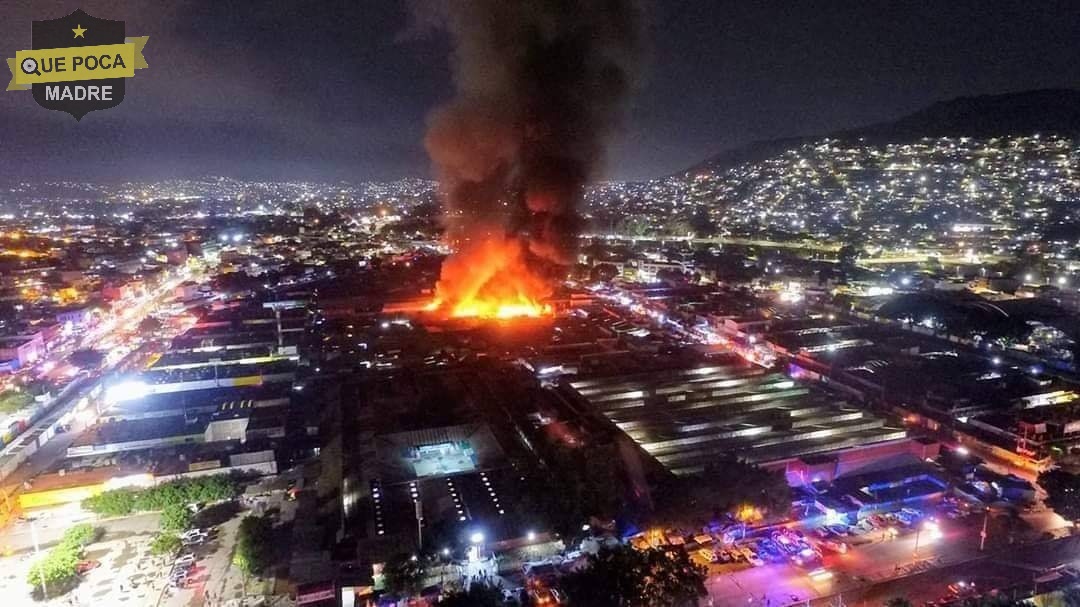 Incendio consume locales en Central de Abastos de Oaxaca.