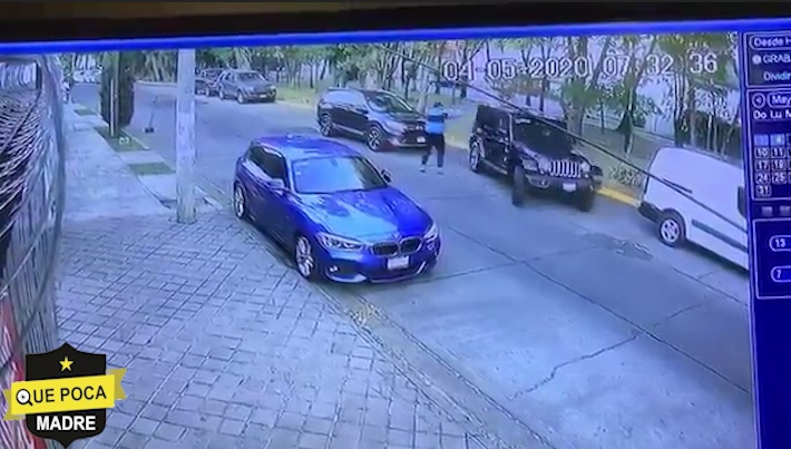 Automovilista evita robo de su auto en Naucalpan.