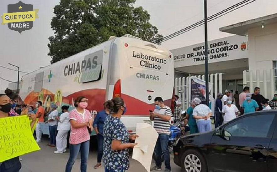 Protesta personas de Hospital de Chiapas por falta de insumos.