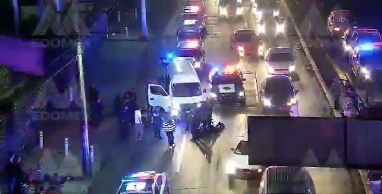Detienen a tres asaltantes de transporte publico en Ecatepec.