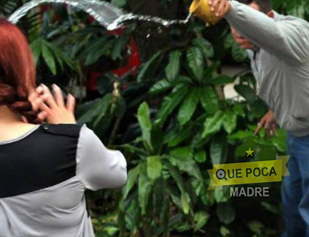 Jóvenes arrojan ácido a una indigente en Puebla.