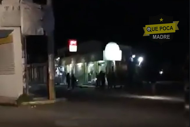 Clientes y empleados de taquería se agarran a golpes con todo en Amozoc. (Vídeo)