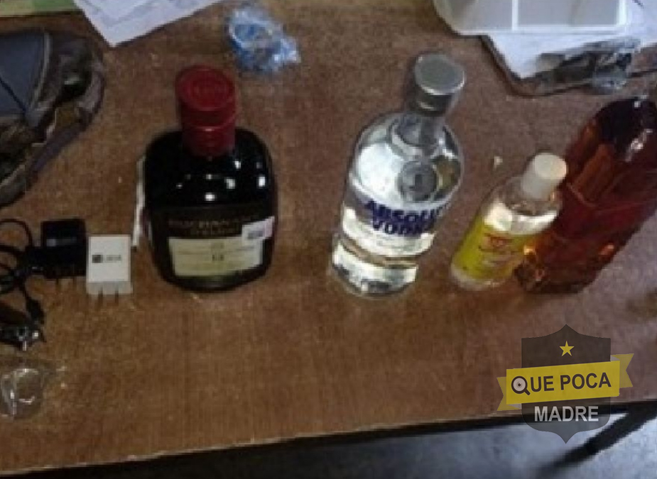 Detienen a 2 por tratar de meter alcohol, drogas y un arma en Atlacholoaya.